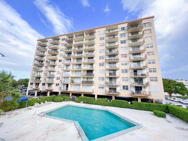 Foto del edificio - 1470 NE 125th Terrace