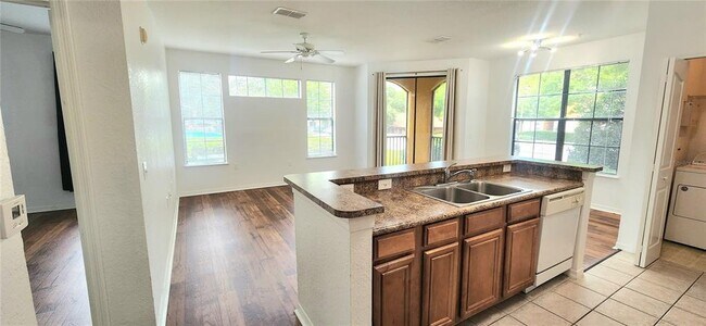 Foto del edificio - 6171 Metrowest Blvd