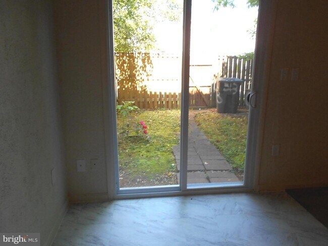 Building Photo - 313 Moseby Ct