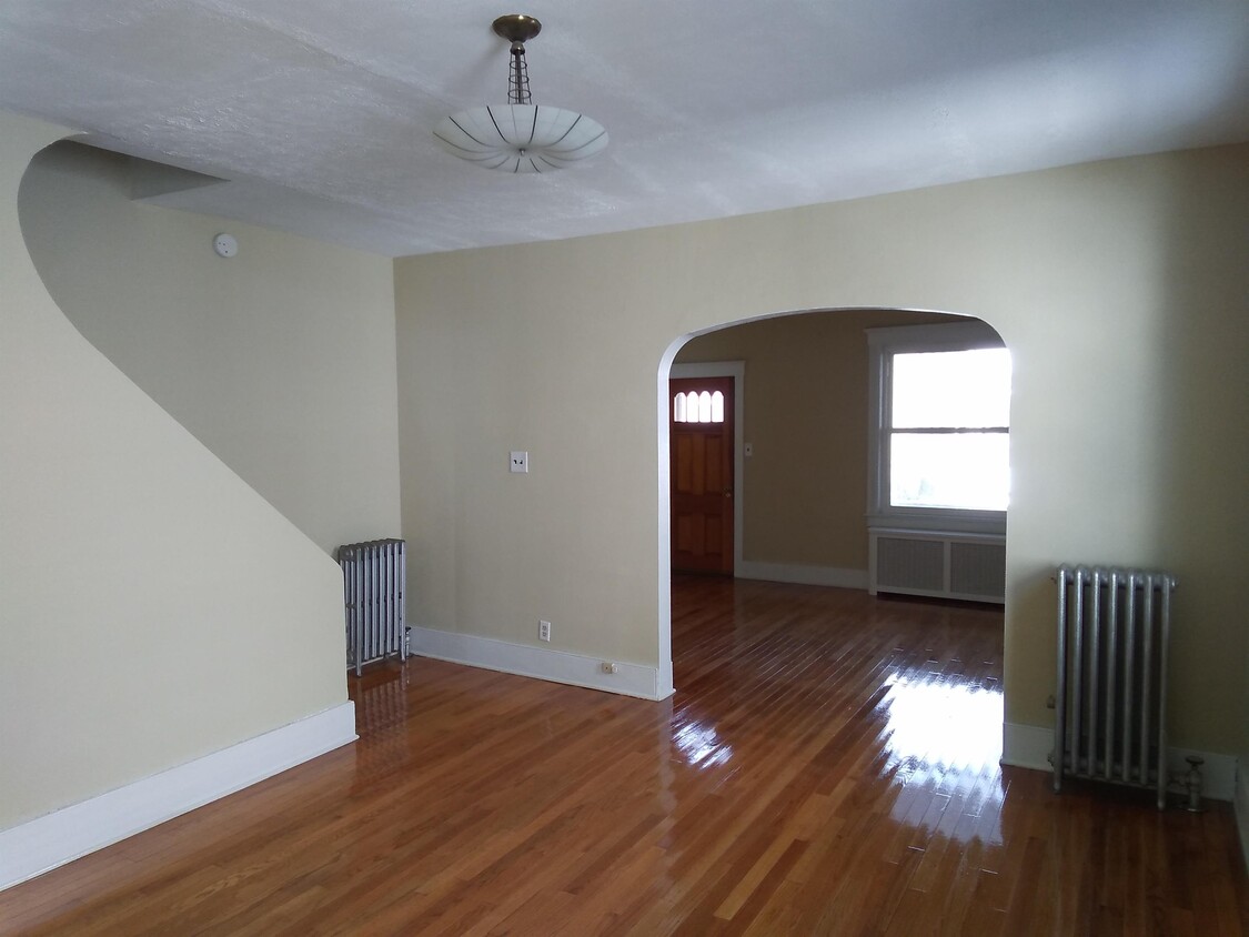 Primary Photo - 129 Madison St