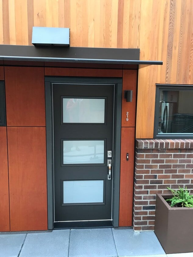 Primary Photo - Newer 2 bed / 2.5 bath condo in Bryant Heights.