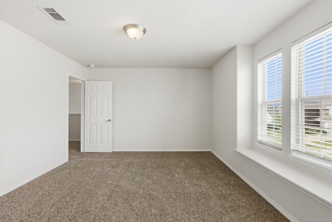 Foto del edificio - 5718 Savanna Pasture Rd