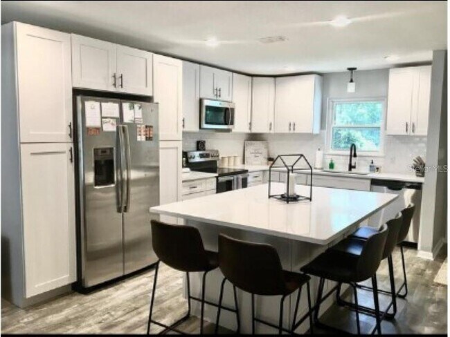 Foto del edificio - 150 Van Buren Ave