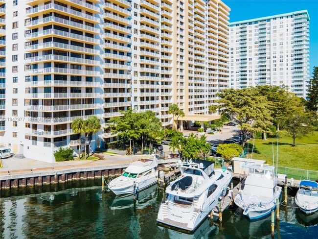 Building Photo - 290 174th St St