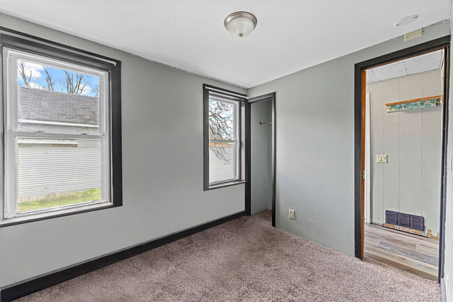 Building Photo - 1205 Shiocton St