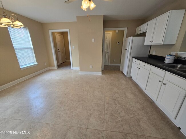 Building Photo - 4009 Lucerne Ct