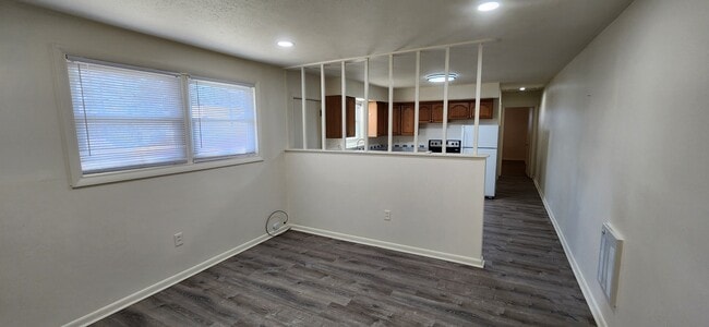 Building Photo - 293 Cosmos Dr