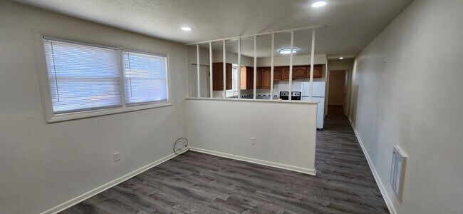 Foto del edificio - 293 Cosmos Dr