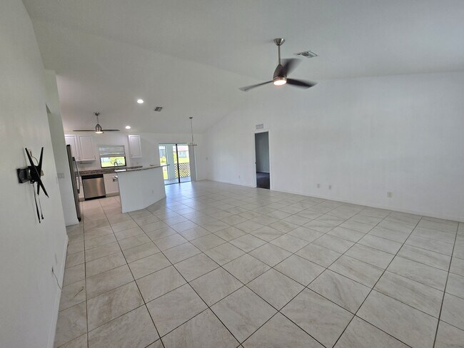 Building Photo - 329 SW 21st Ln