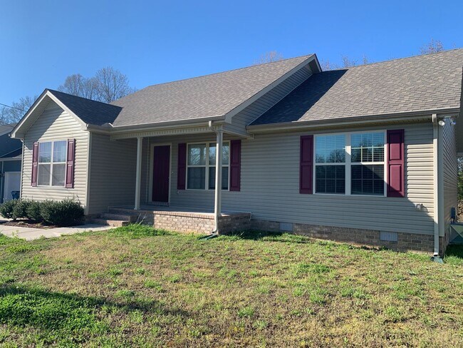 Building Photo - 3 Bedroom, 2 Bath Home Located in Manchester