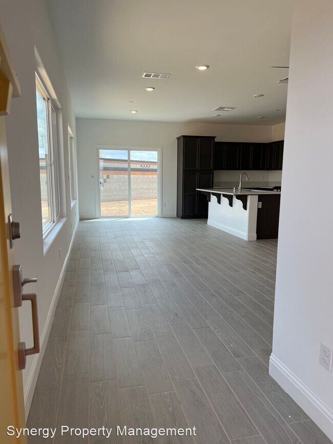 3 br, 2 bath House 3416 Birchmont Way House for Rent in Shafter, CA