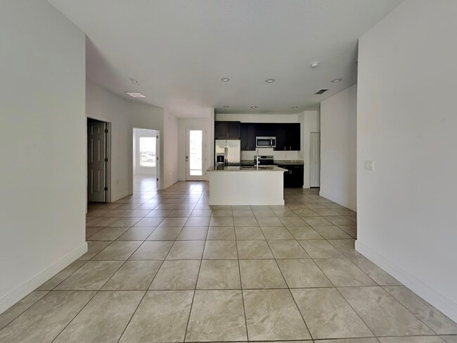 Building Photo - 356 Elderberry Ct