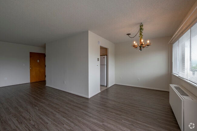 1 dormitorio, 1 baño, balcón - 860 pies cuadrados - Victoria Towers - Sala de estar / Comedor - Victoria Towers