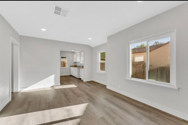 Foto del edificio - 1519 Tessa Ave