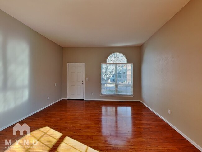 Foto del edificio - 2421 S Harlan Ct