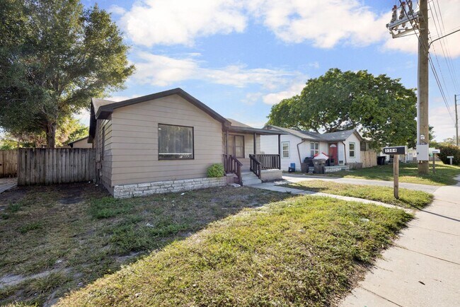 Foto del edificio - Cute St Pete Bungalow 3/1