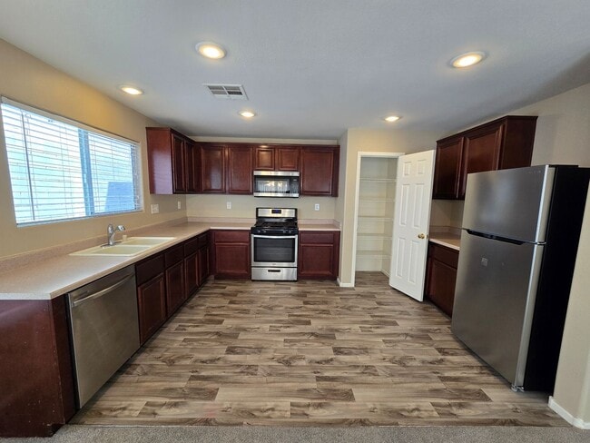 Building Photo - Single Family Home in Desirable SW near Du...