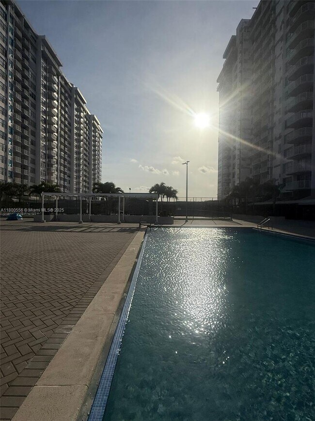 Foto del edificio - 18021 Biscayne Blvd