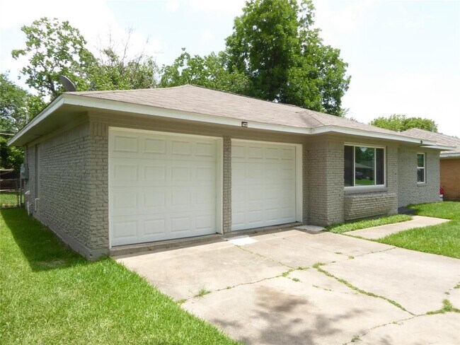 Building Photo - 1705 Jessie Ln