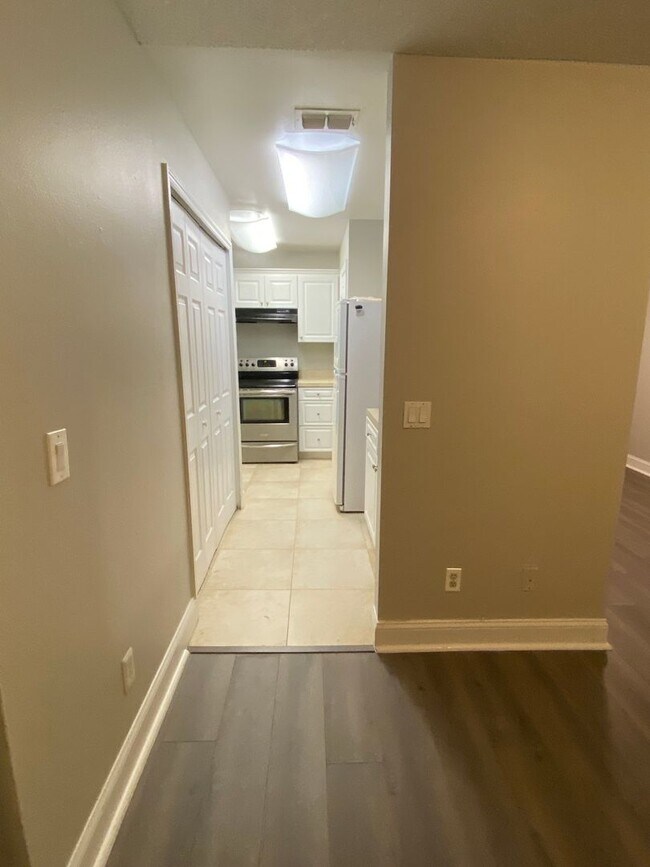 Building Photo - 4252 Pershing Pointe Pl