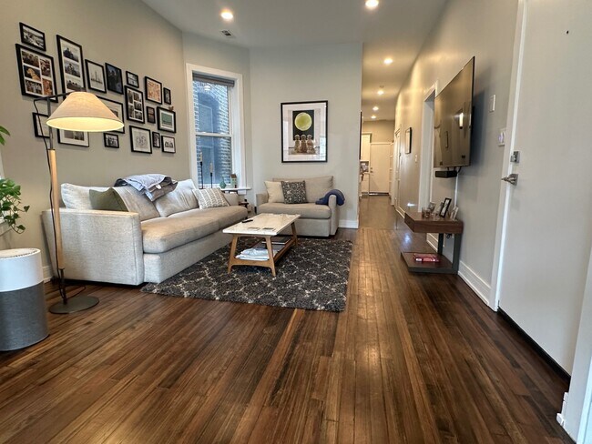 Foto del edificio - 1328 N Maplewood Ave
