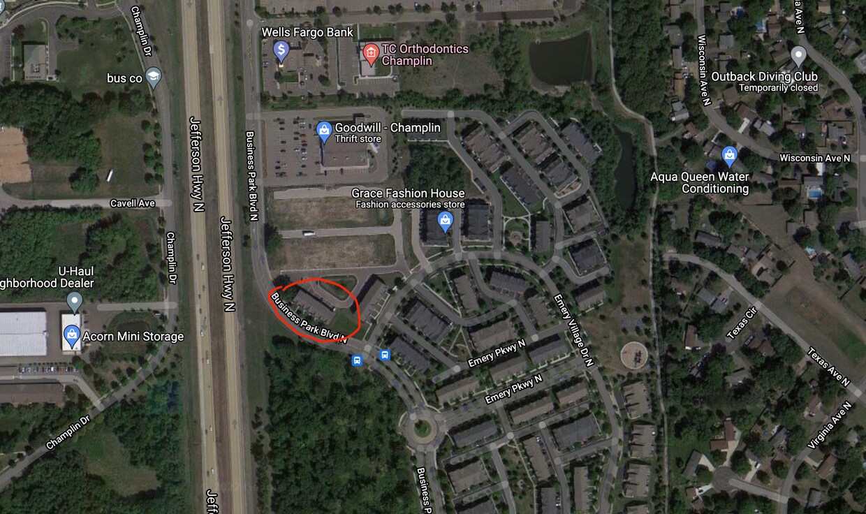 Foto principal - Champlin Town Home, Fireplace, 2 Car Garag...