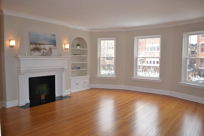 Building Photo - 1053 W North Shore Ave