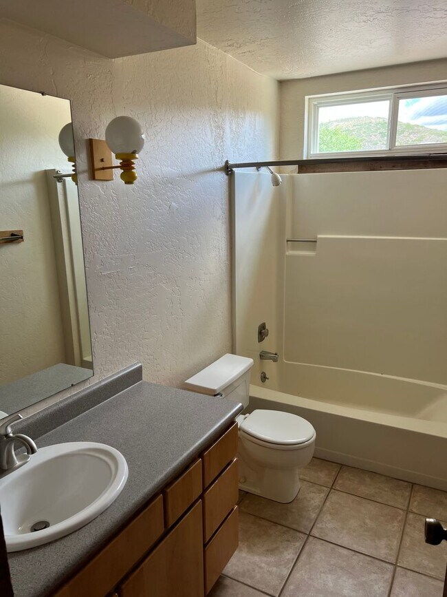 Building Photo - Prospector Townhome
