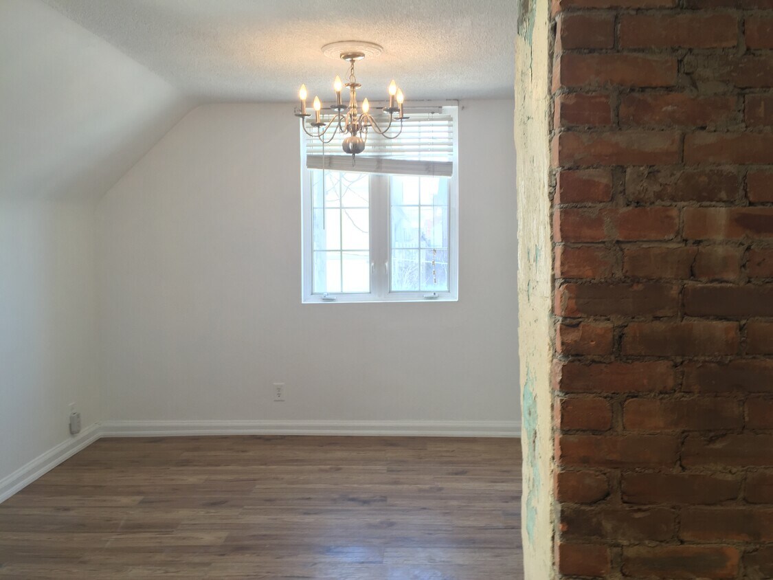Primary Photo - 2099 Dufferin St