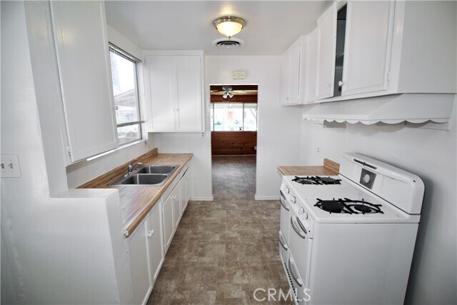 Building Photo - 5117 Hesperia Ave
