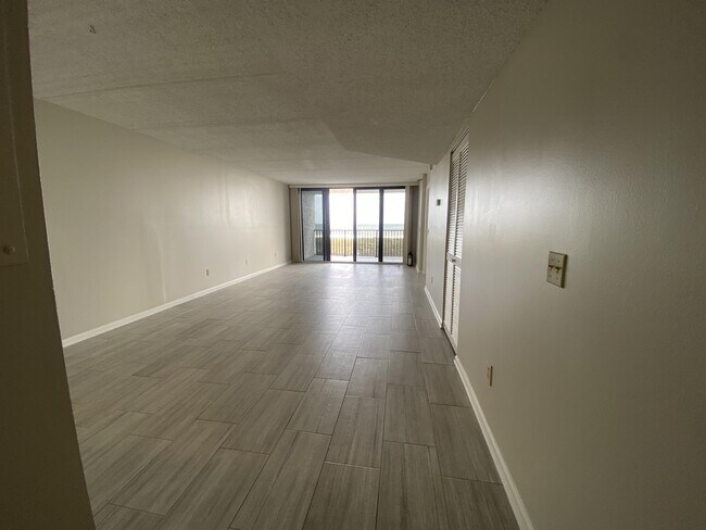 Building Photo - 275 1st St S