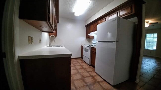 Building Photo - 3008 Manor Ln