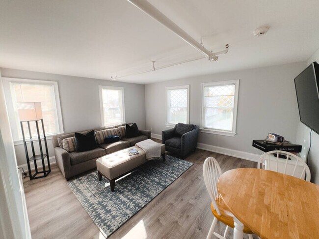 Foto del edificio - Water Access 5-Bed 2-Bath Retreat