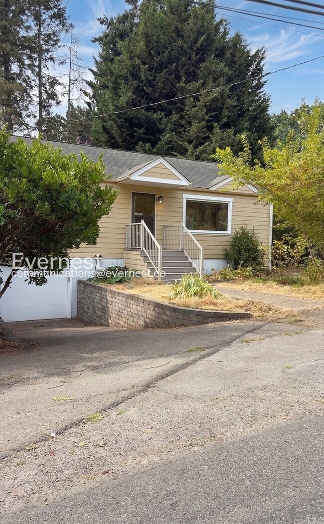Building Photo - 909 NE 115th St