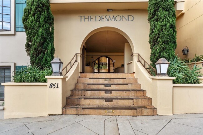 Foto del edificio - 851 N San Vicente Blvd