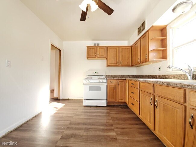 Building Photo - 2 br, 1 bath House - 5851 N 36th Street