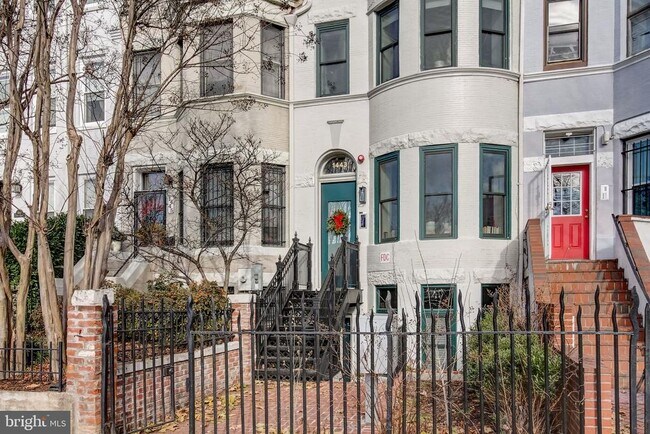 Foto del edificio - 1443 Girard St NW