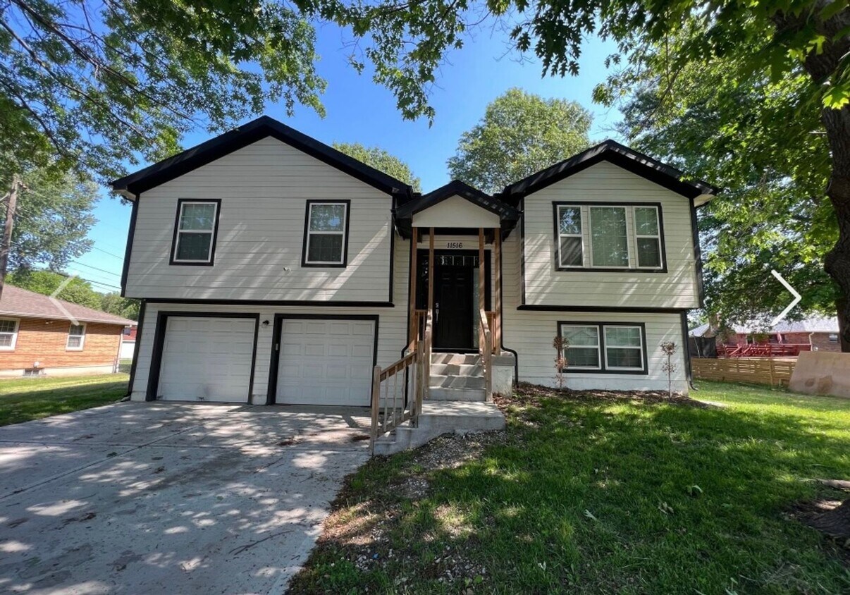Primary Photo - COMING SOON! Beautiful Home in Raytown!