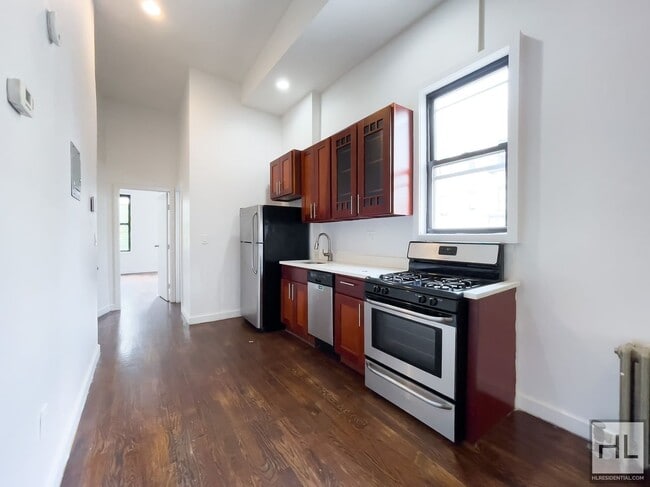 Building Photo - FRANKLIN AVENUE / Spacious Crown Heights S...