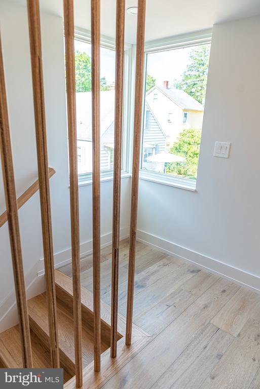 Building Photo - 37 Oakland St