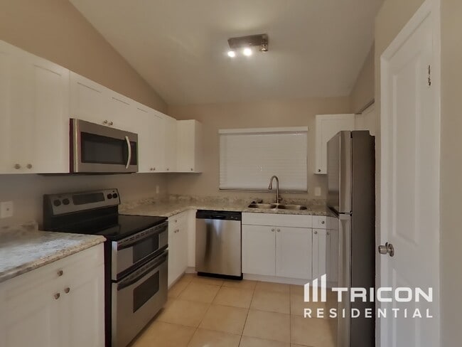 Foto del edificio - 707 Sand Ridge Dr