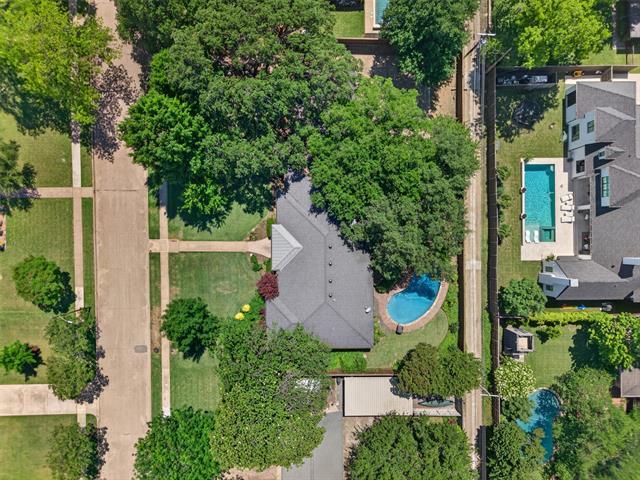 Foto del edificio - 7141 Twin Tree Ln