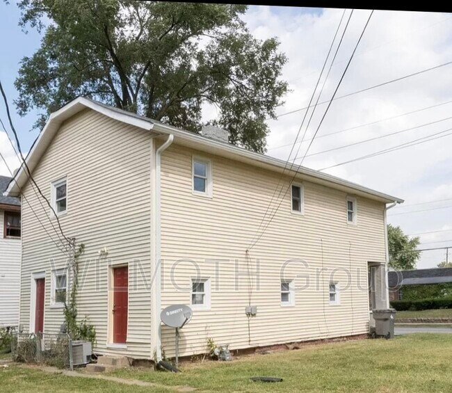 Building Photo - 1752 N Rural St