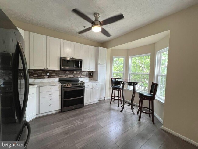 Foto del edificio - 7804 Creek Shore Way