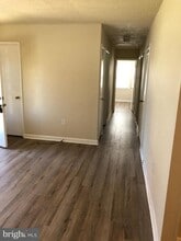 Building Photo - 104 Lark Ln