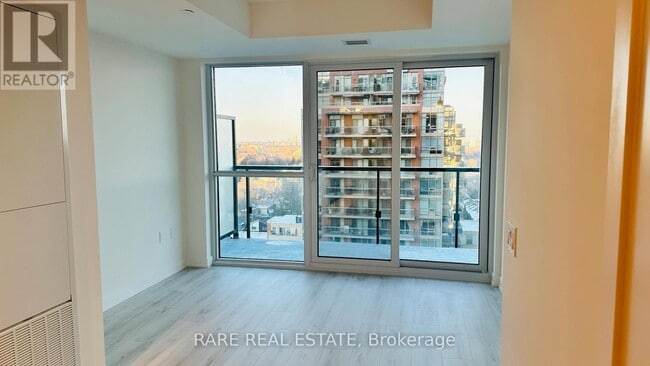 Photo du bâtiment - 120 Broadway Ave