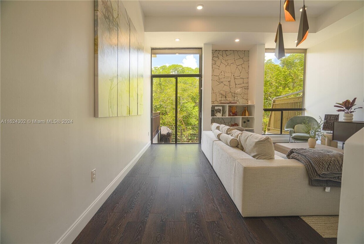 Foto principal - 2517 NE 135th St