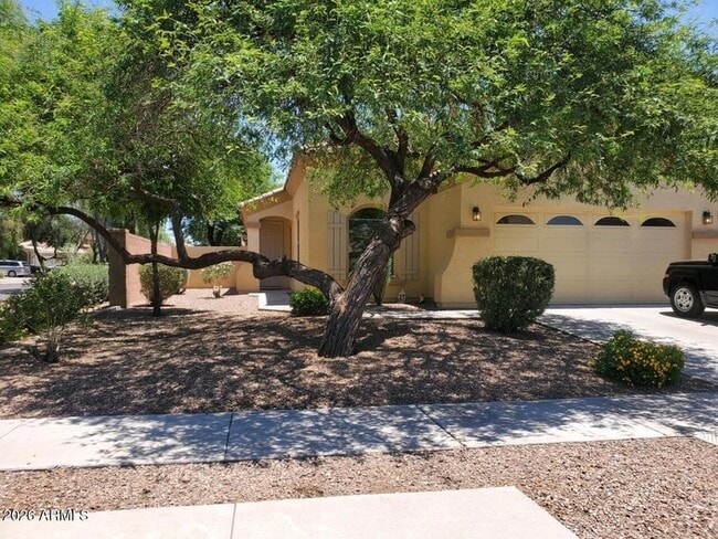 Building Photo - 4043 S Vineyard Ave