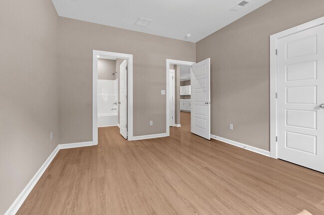 Building Photo - 557 Lundee St