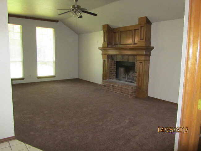 Foto del edificio - NW OKC 3-Bed 2-Bath Beautiful Home for Rent